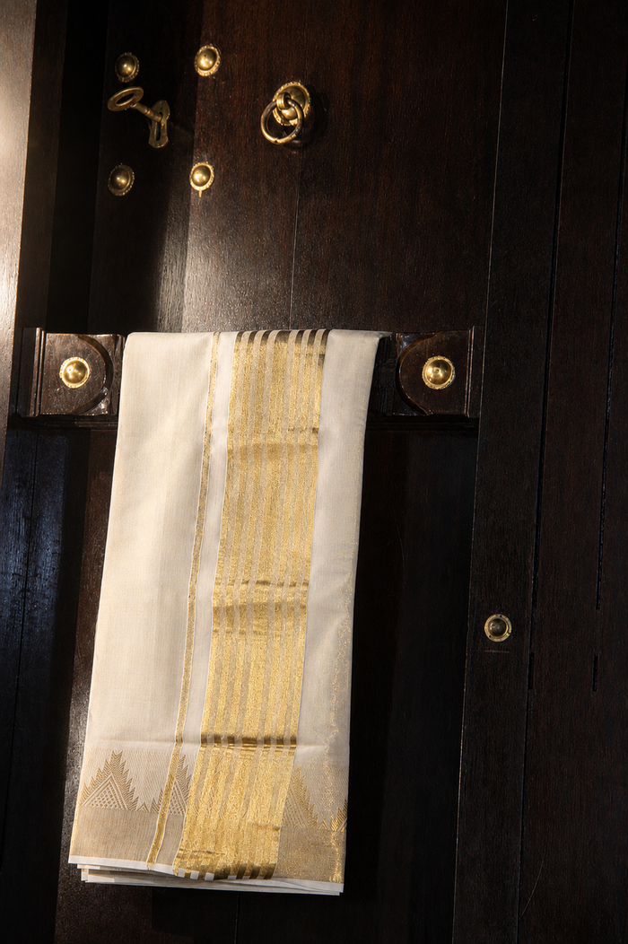 Gopuram - Set Saree with Zari Kara and Temple Motif