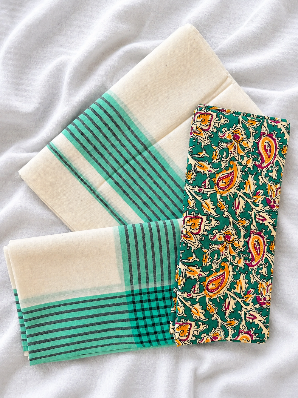 Ilaneer - Set Mundu with Sea Green Kara and Printed Blouse Piece