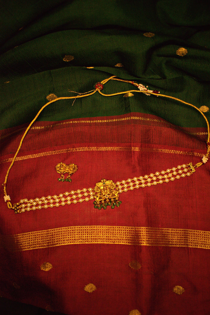Antique Gold Pendant Pearl Choker with Matching Earrings